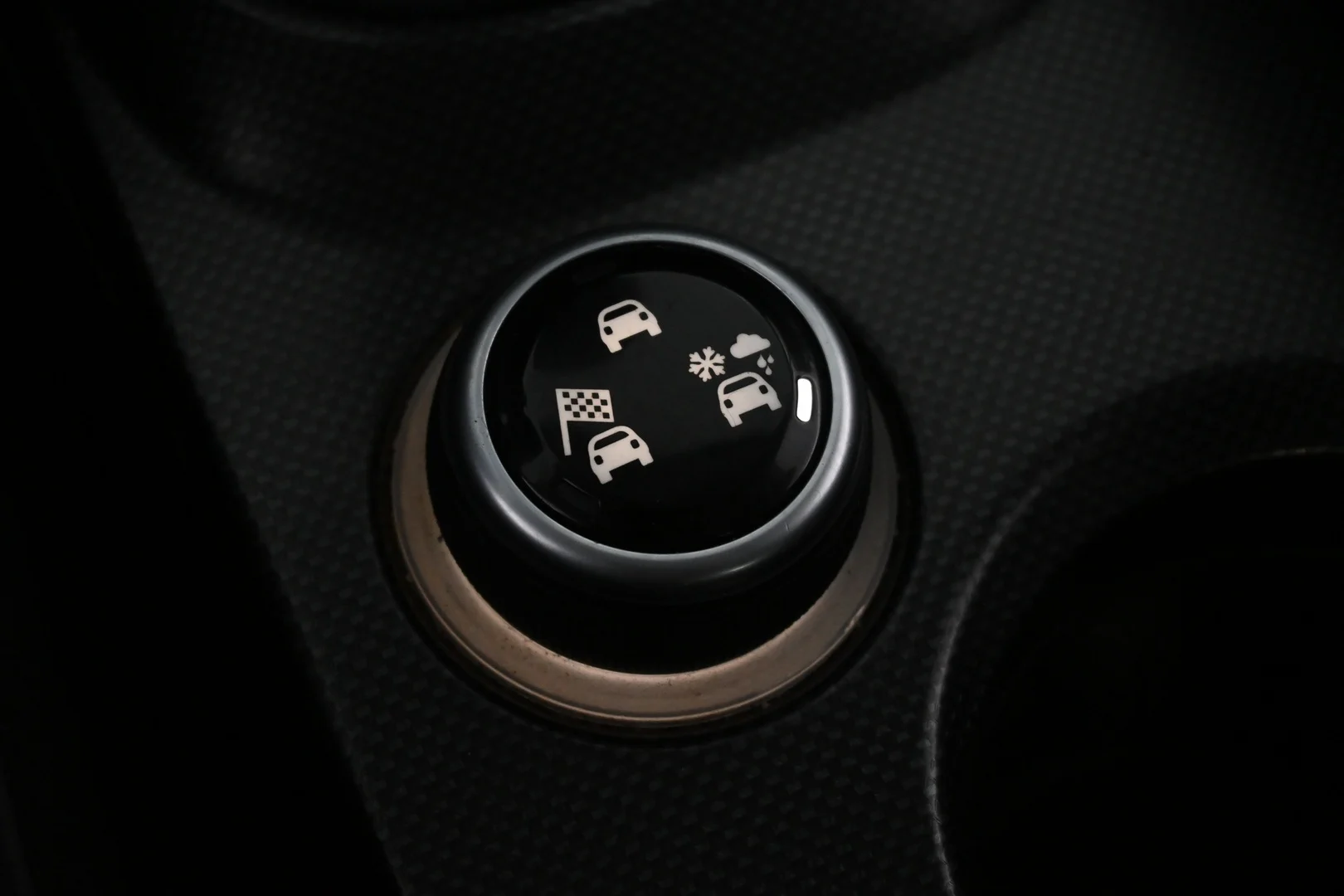 Car Image - KNGqkL6VMtJpSu2J8DcB4