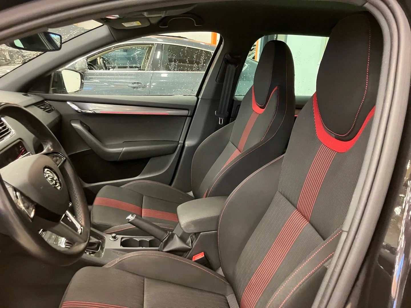Car Image - 2505b0vjgzbbhXTvGfWgJL