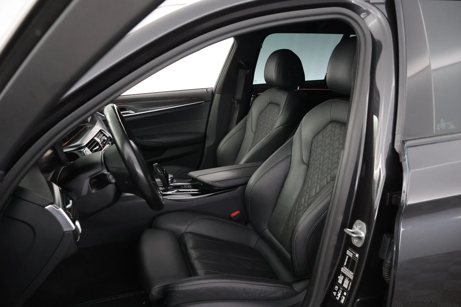 Car Image - 45wvZf5Z4Lr2syUms2CUD1