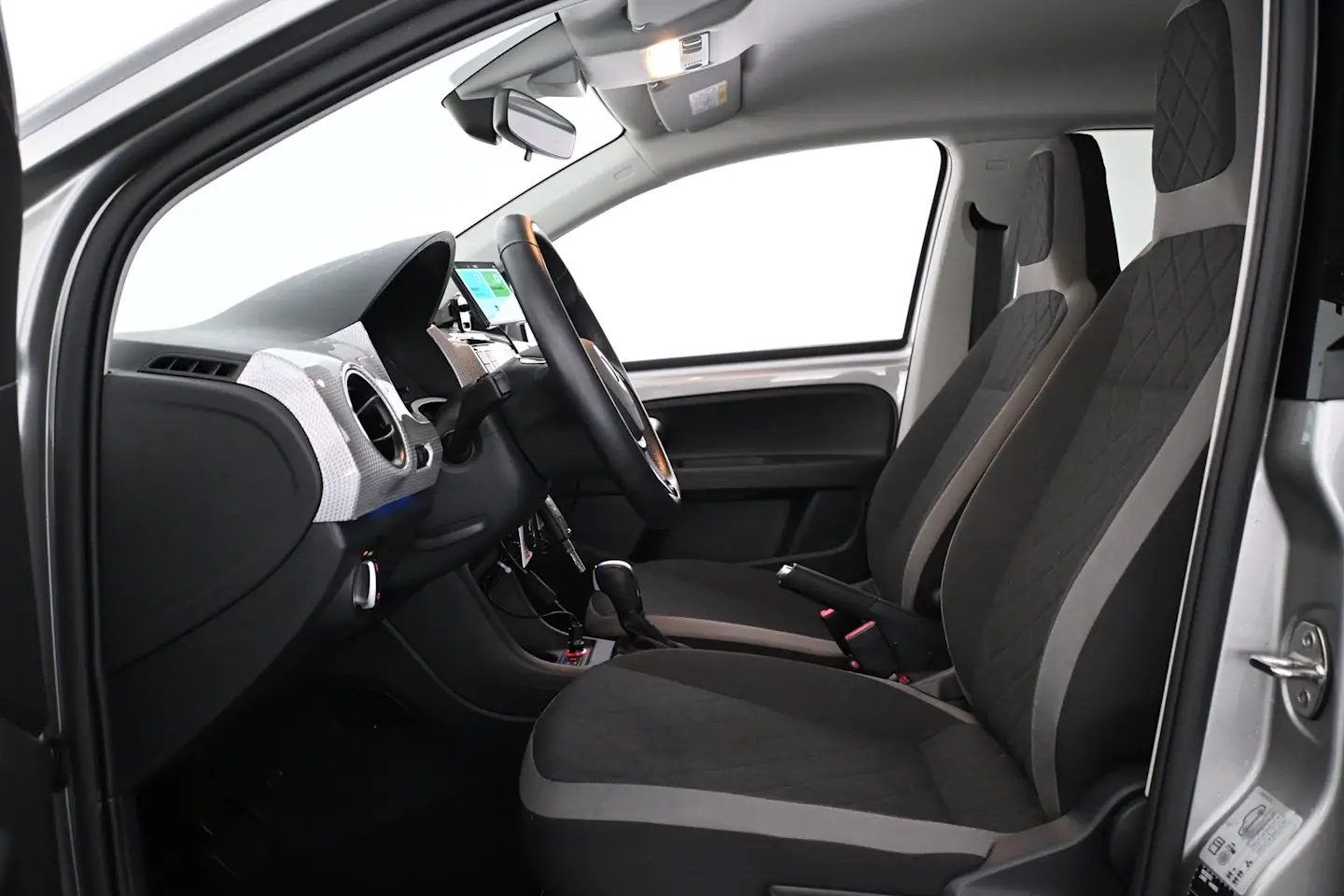 Car Image - OfzgmvkRvnDHUuvQbEclp