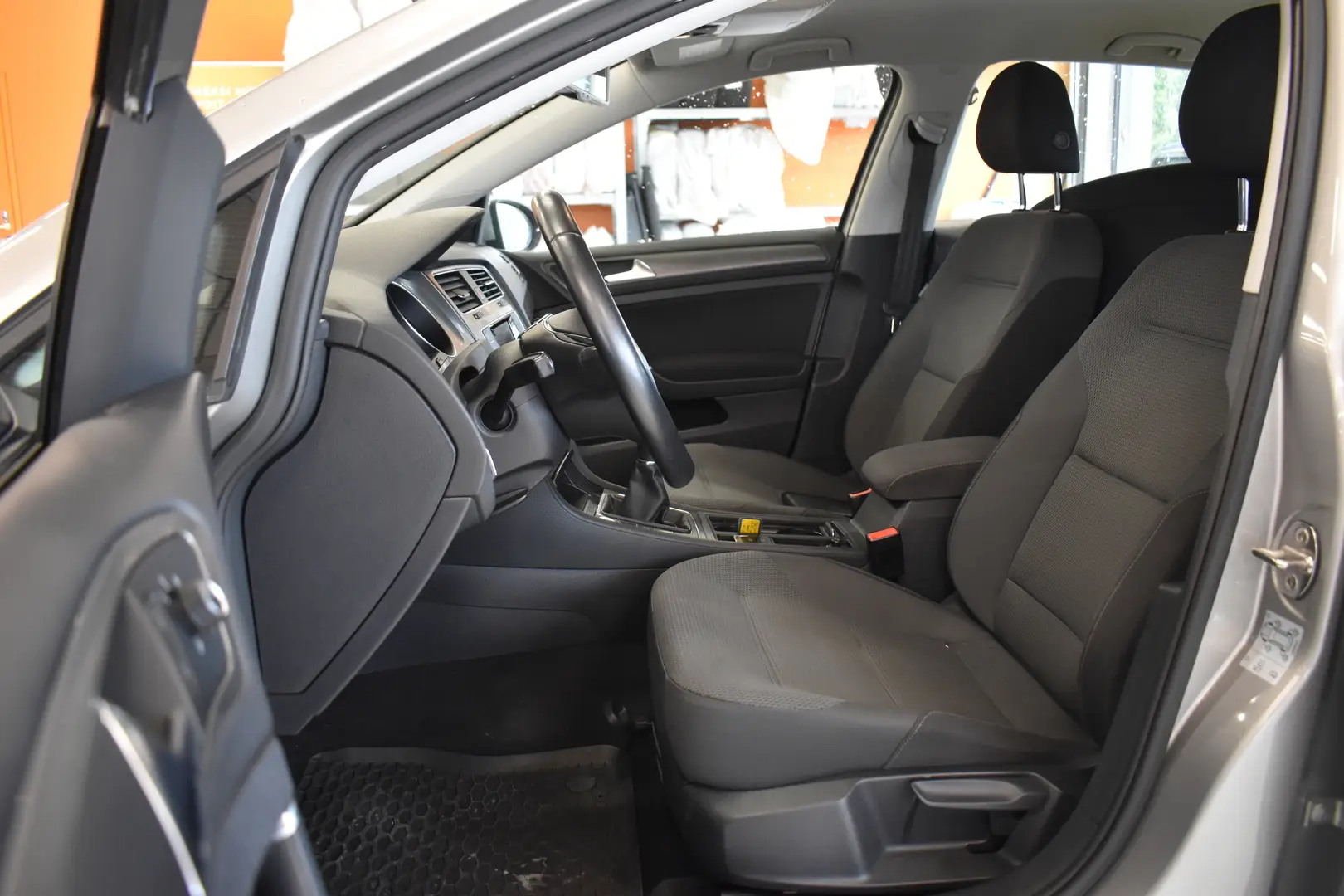 Car Image - 8ii8hJlOgTX27cHyjbS9l