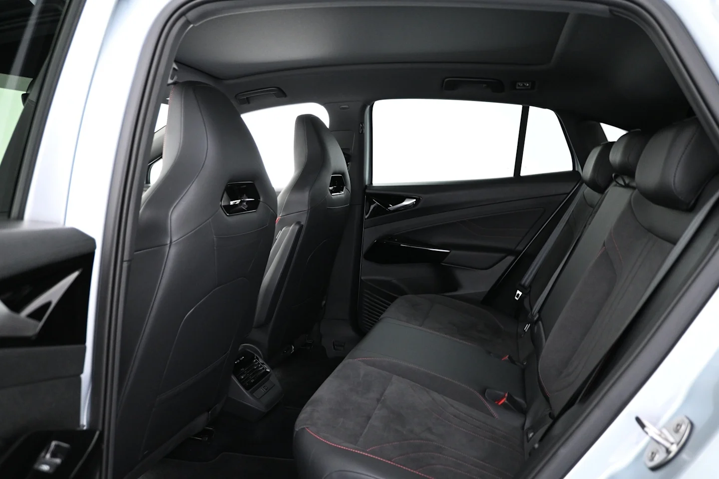 Car Image - 72LUiH8MKy1o8jcvLHKxrc