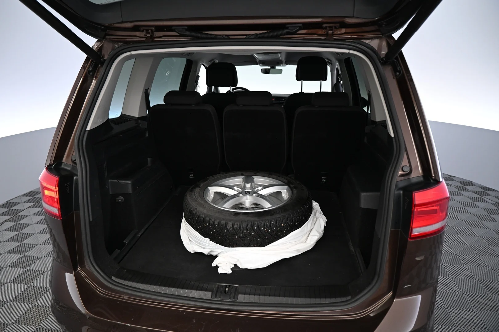 Car Image - c9X7GEKC2O4KOlgybiOfn