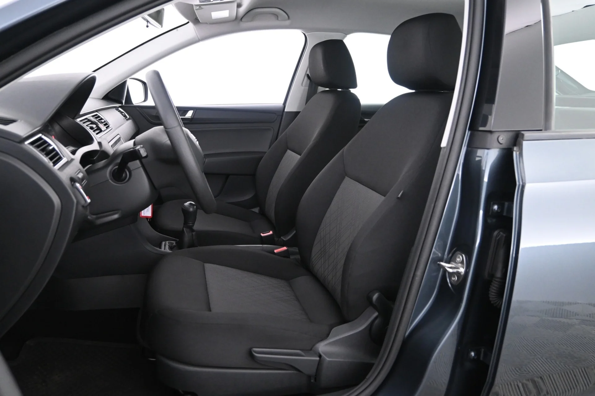 Car Image - 6yRLSHwz0ZXyvYvbsMPQ3x