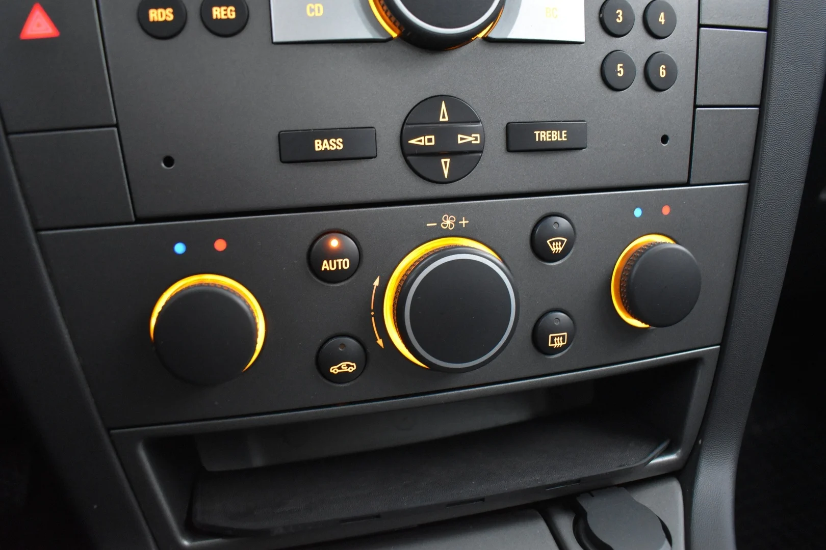 Car Image - Q9dK3XQl7aCYzATcJKQxc