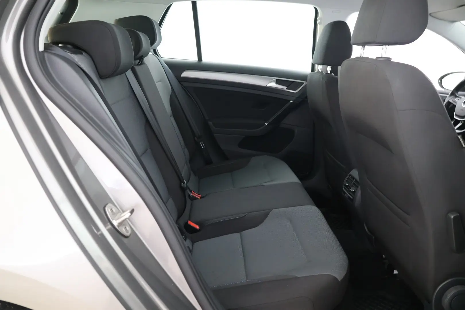 Car Image - 40vi2DuNqrjqXj3CsxK03a