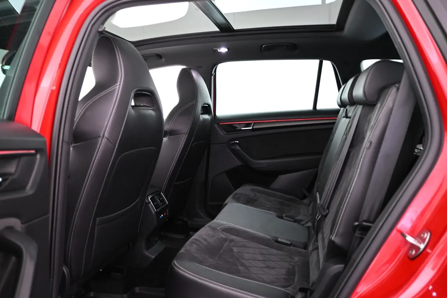 Car Image - 5awWrUO03SXYfw9SkFBndF