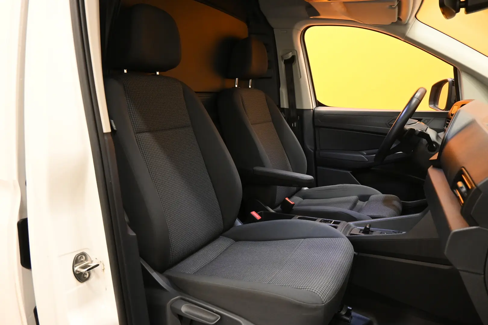 Car Image - 7hkx0H0P9CJYX2jg3IoiO1