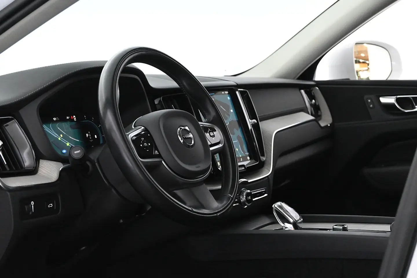 Car Image - m2boAQbSxQxH1pFwrENaH