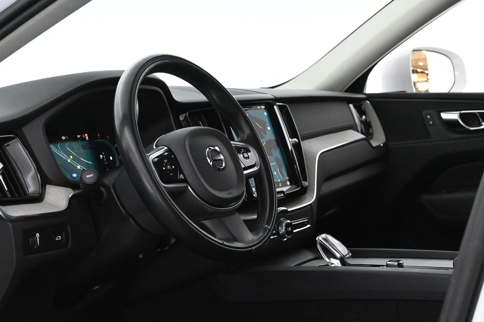 Car Image - m2boAQbSxQxH1pFwrENaH