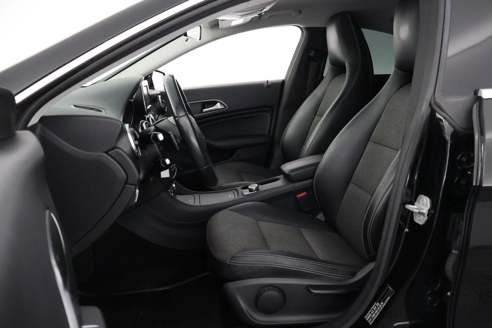 Car Image - 3KxCdyFXowwSL8RhFyu7bV