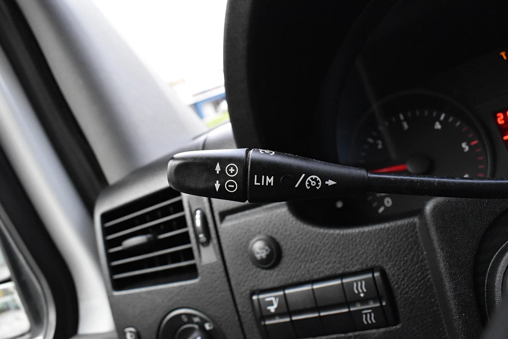 Car Image - 7CLISwHxqjiJQgD7Nac2iD