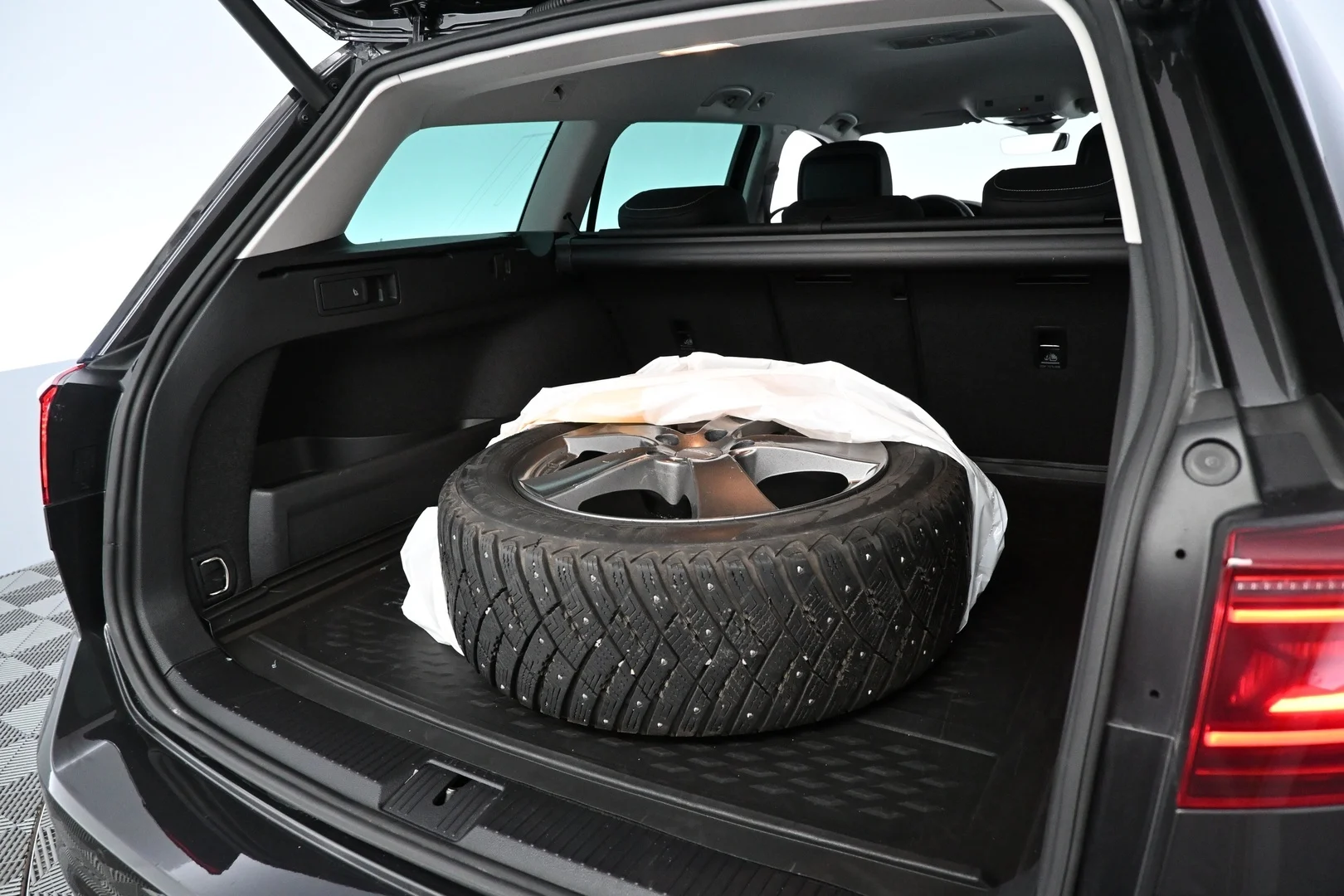 Car Image - 3idsQhScSNLE0G7fRZZXb7