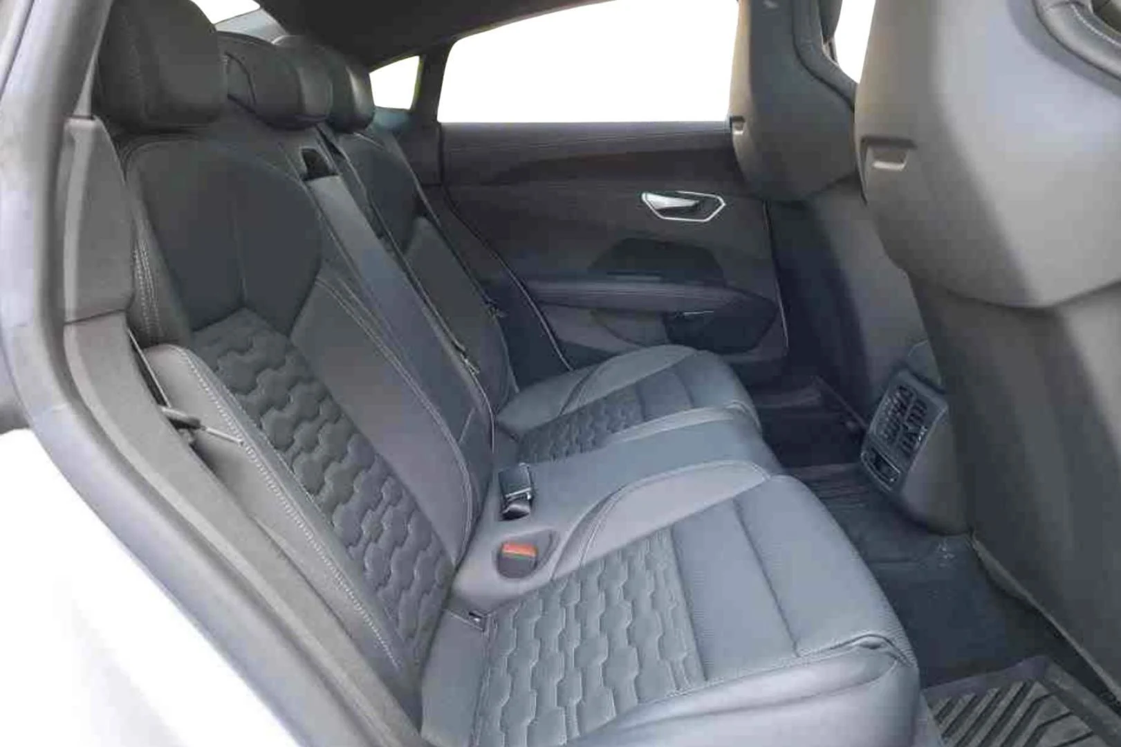 Car Image - XCthEuNTyjPCN6dxu1Q7v