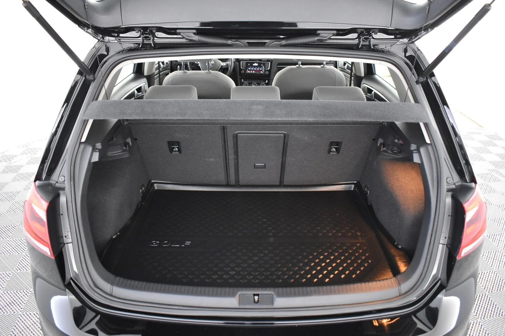 Car Image - 4ga8Bj7My1T8bfjv20IA2F
