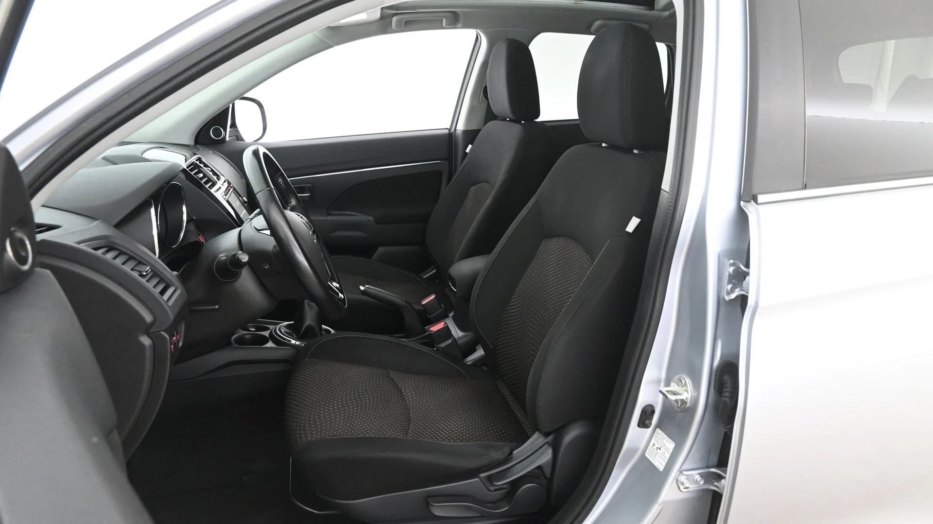 Car Image - 5YEMU0e9jd5psxnrfriFVr