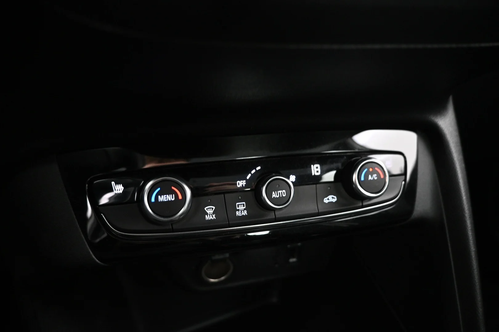 Car Image - 6Bf0mkbeDK3Q9K8roR5m9S