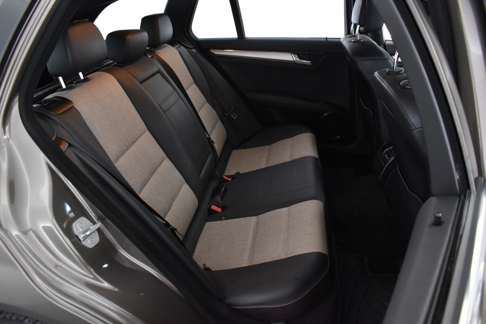 Car Image - 6eTrHugMzHNrSlXm8pELy
