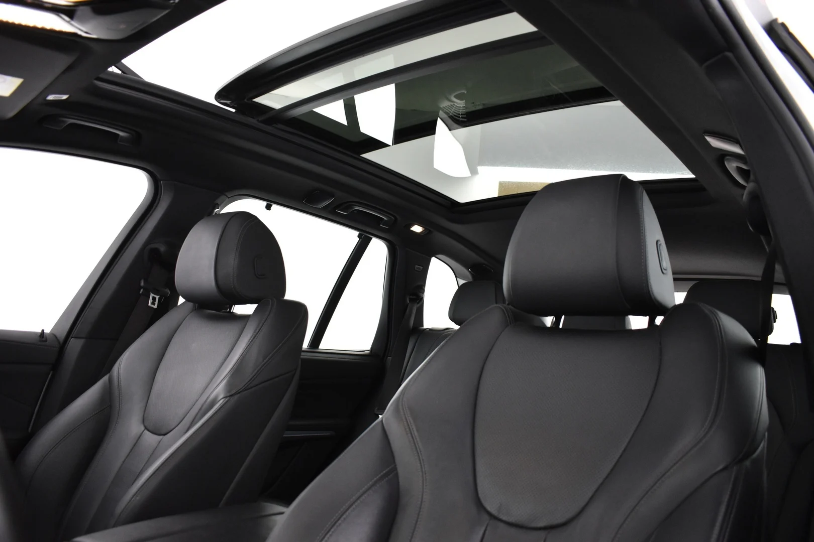 Car Image - 35Co30eE9zzTrEPYkSErlm
