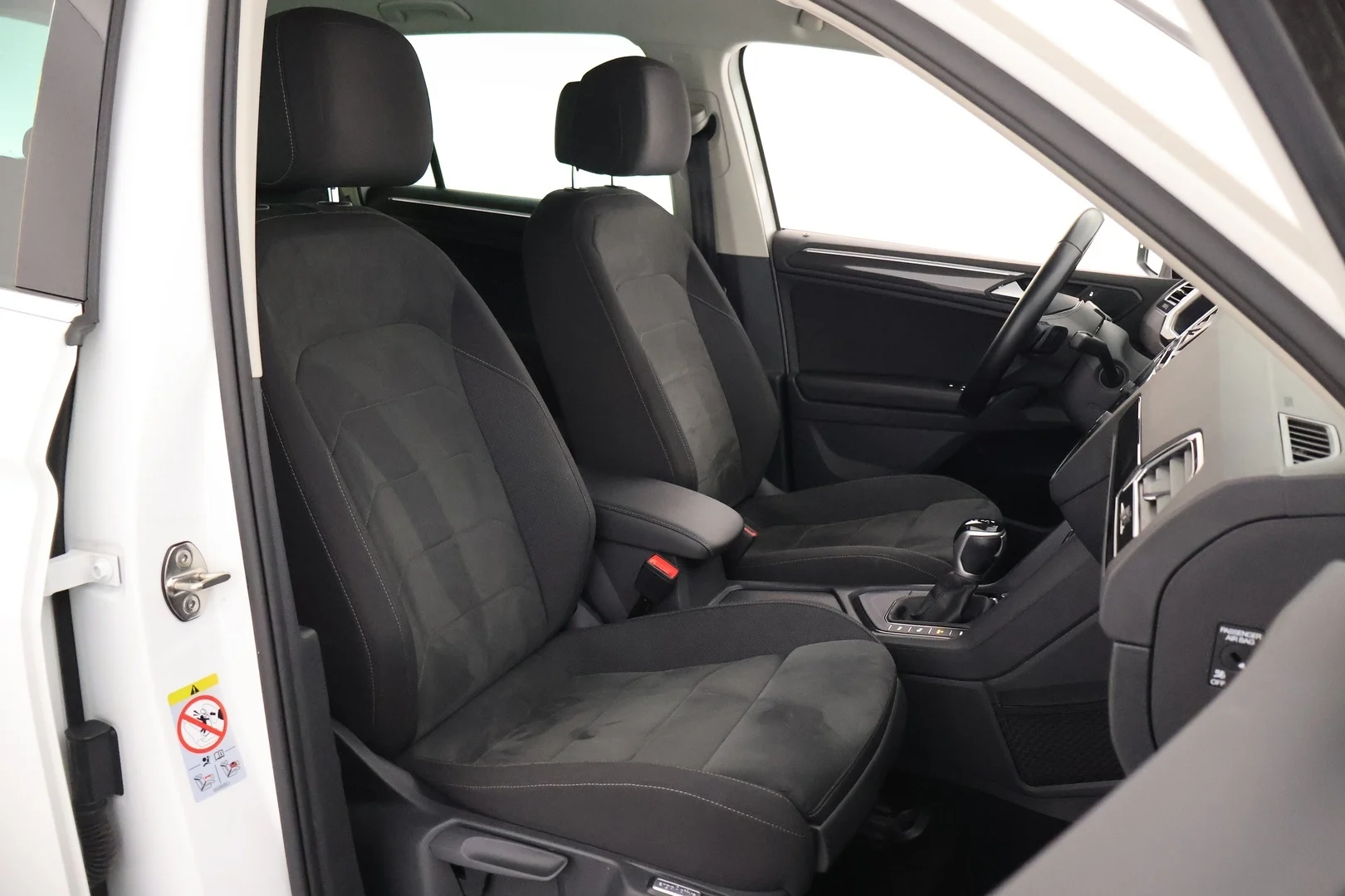 Car Image - 5xwidPIaMcuBr45jGYDWsj