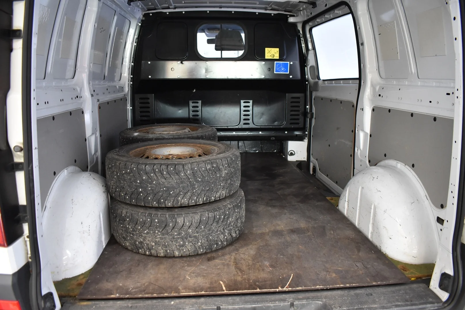 Car Image - 7bBfDm0u76HBWrXjXKSl8k