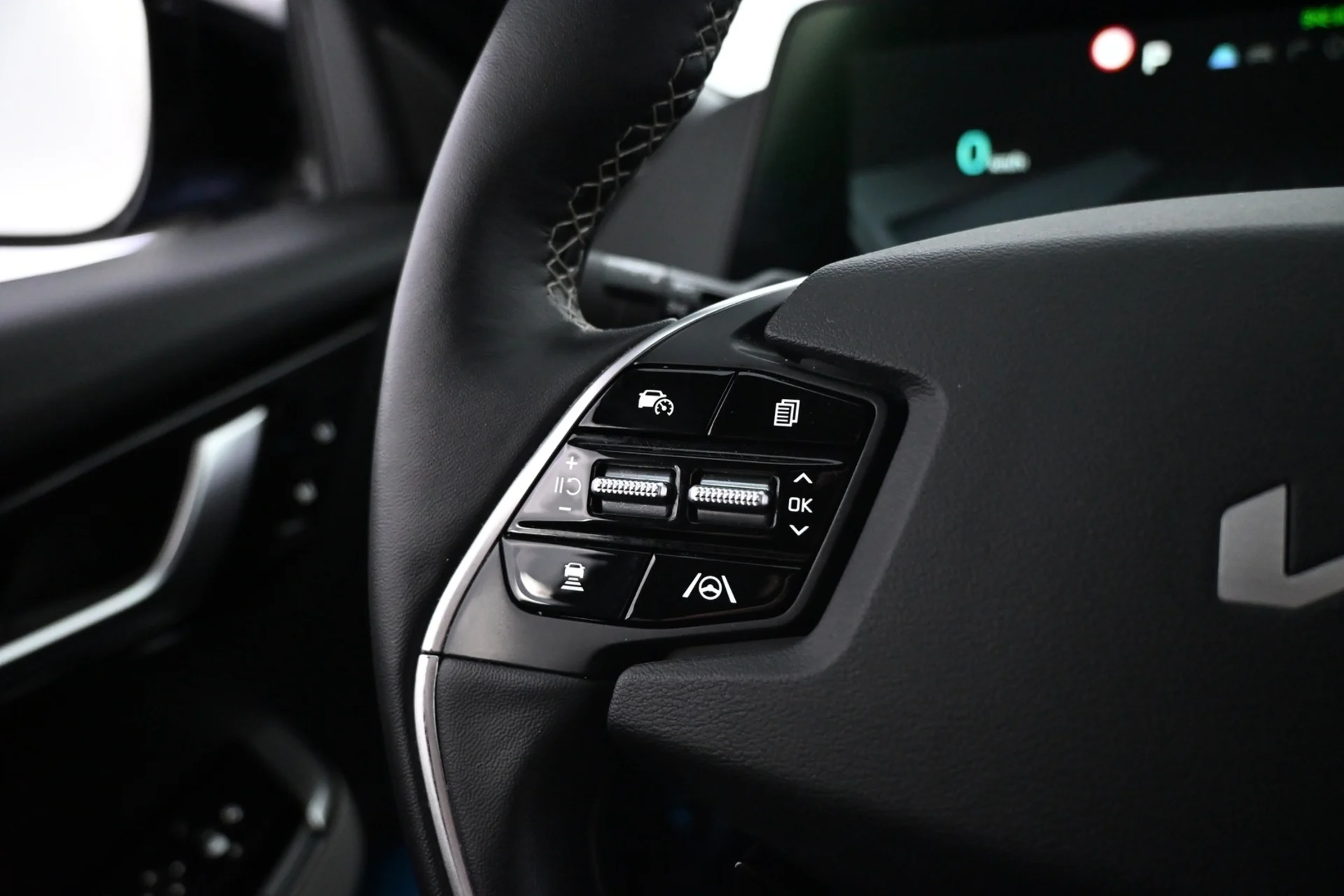 Car Image - L9WmIrGBkvhgJWgsVeCSN