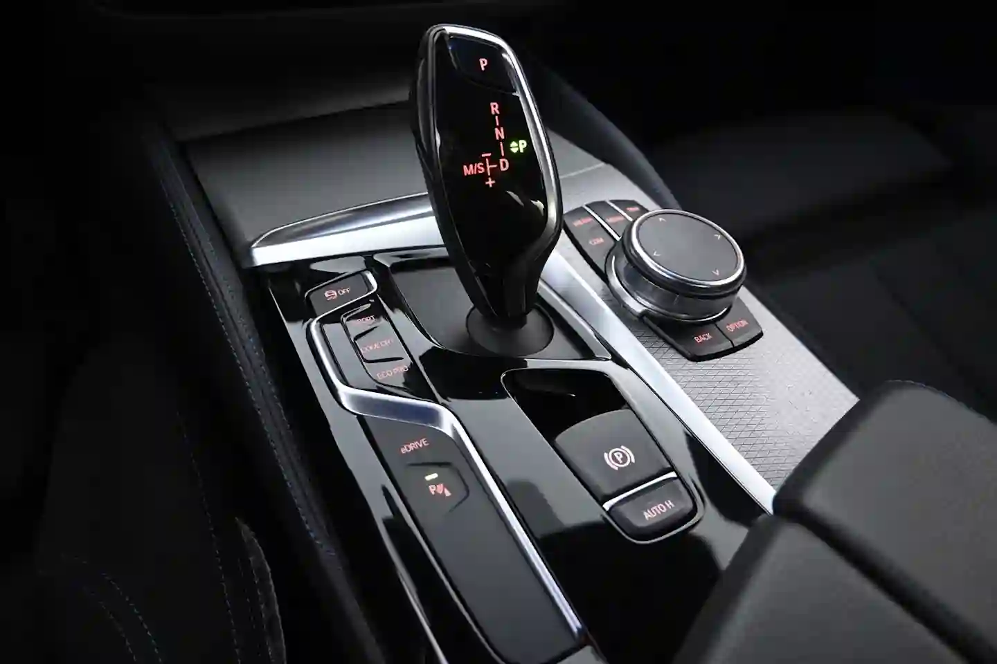 Car Image - 4oZVOgXCABymbNhKcO747j