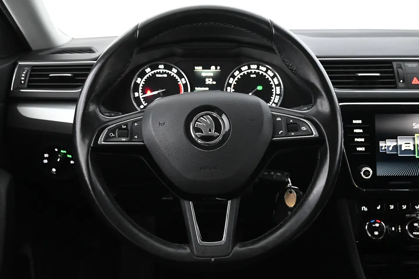 Car Image - 3pMDtqbL1vTjAJqYE414xb