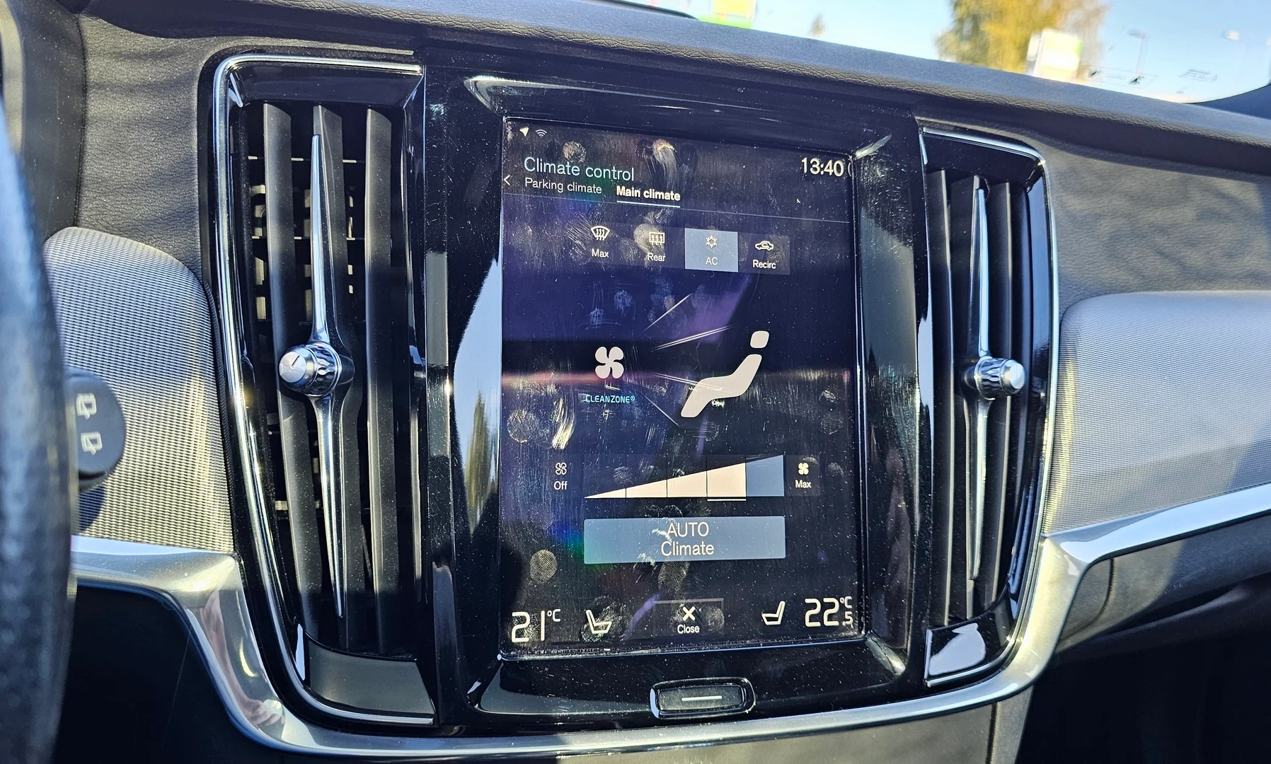 Car Image - 2Tpot4M4X83dtiGQxmoOHZ