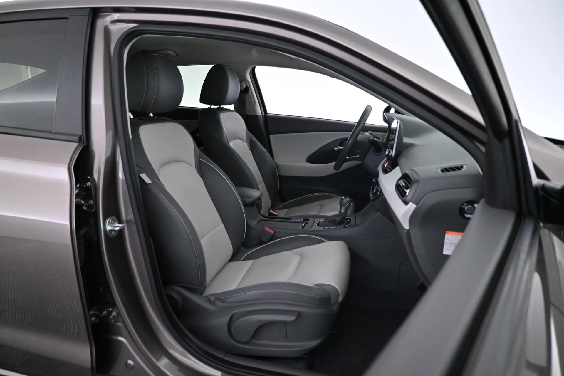 Car Image - 1ifnC3TZQiBRyv4JovVVV3