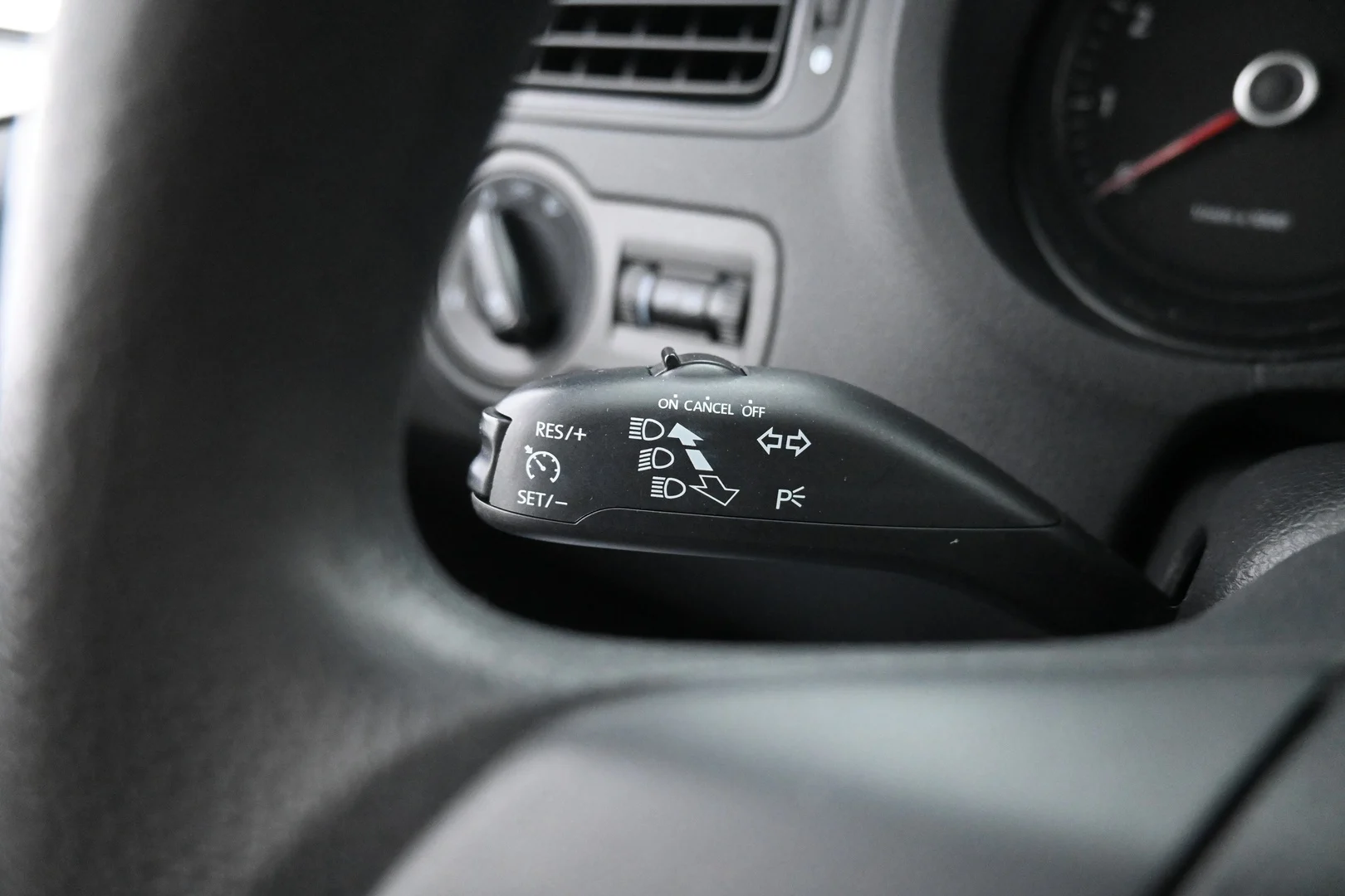 Car Image - 6DQIobg6h1TOzk7xocfFdj
