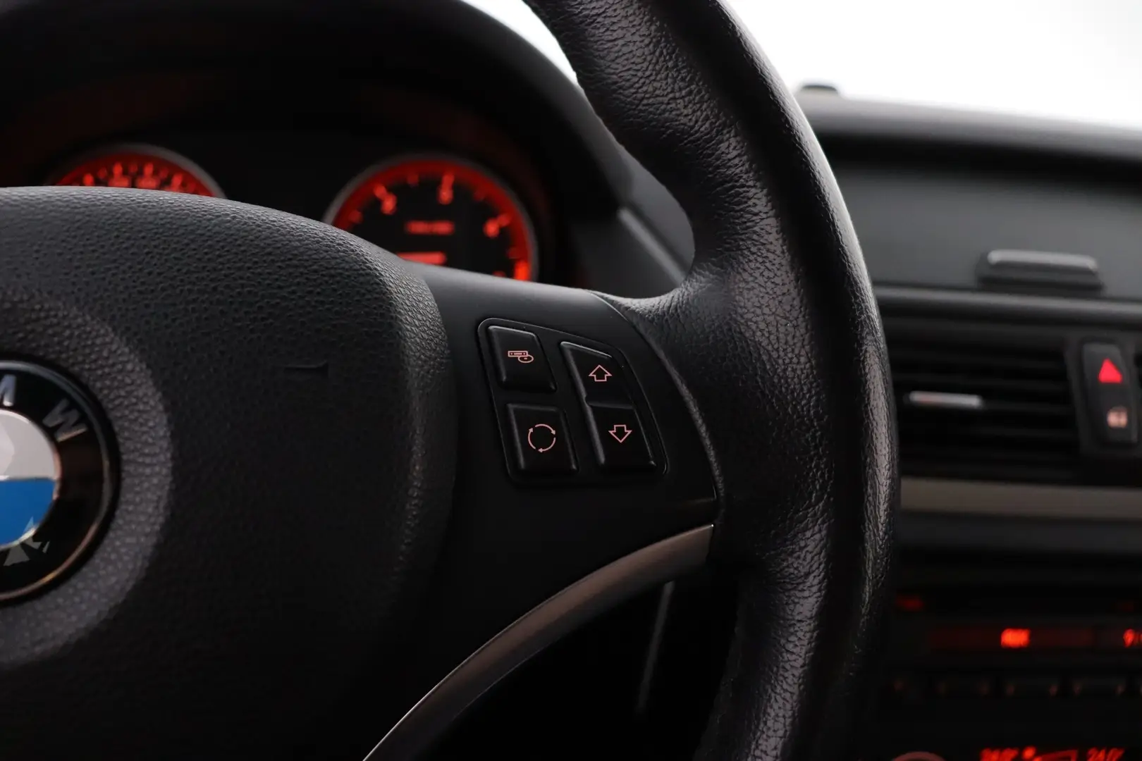 Car Image - 2FY2Il7tyMaTbVWK0OWELe