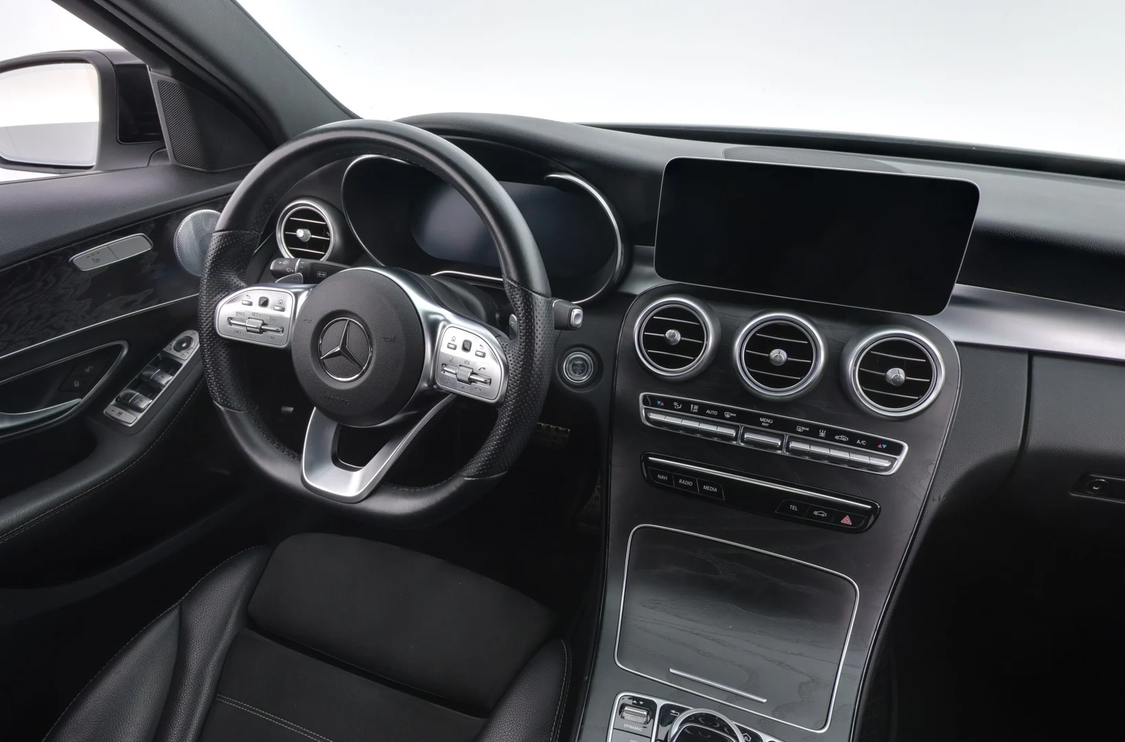Car Image - 2zX3n8Rje3MiJPoHRIT2b2