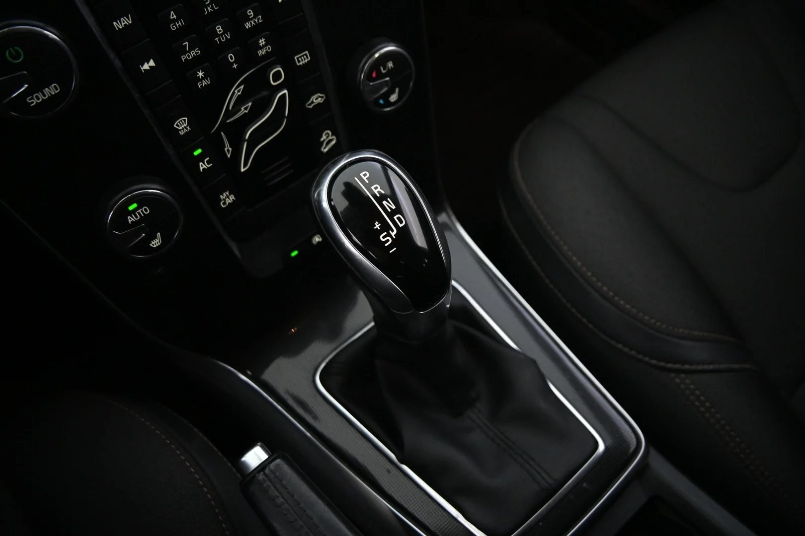 Car Image - ILI1TAR0tSTJse90urzea