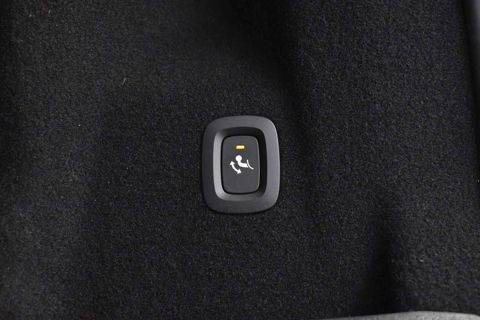 Car Image - UkDHRV7B0gWjFV2qsPc2e