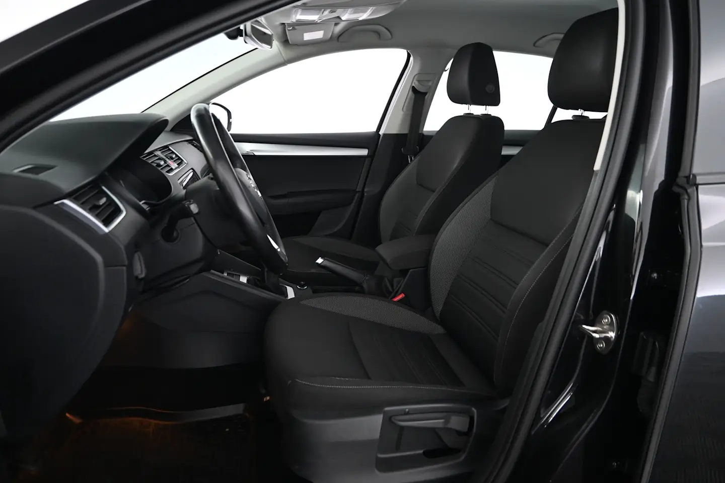 Car Image - 4qdfZVyQGR3c5NWRQheNto
