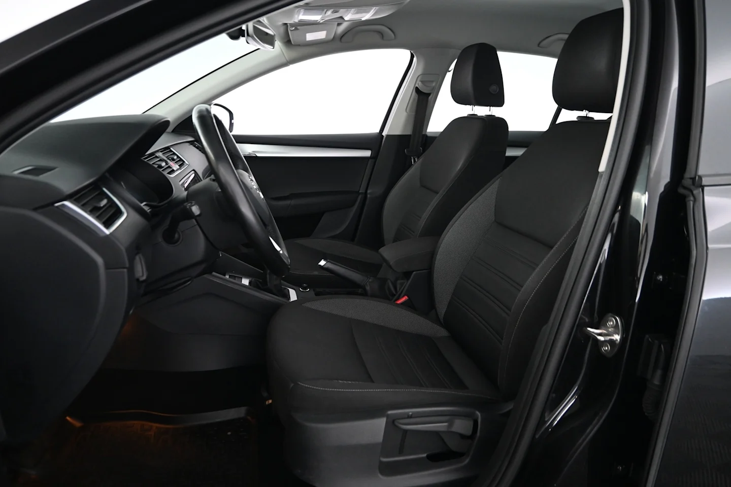 Car Image - 4qdfZVyQGR3c5NWRQheNto
