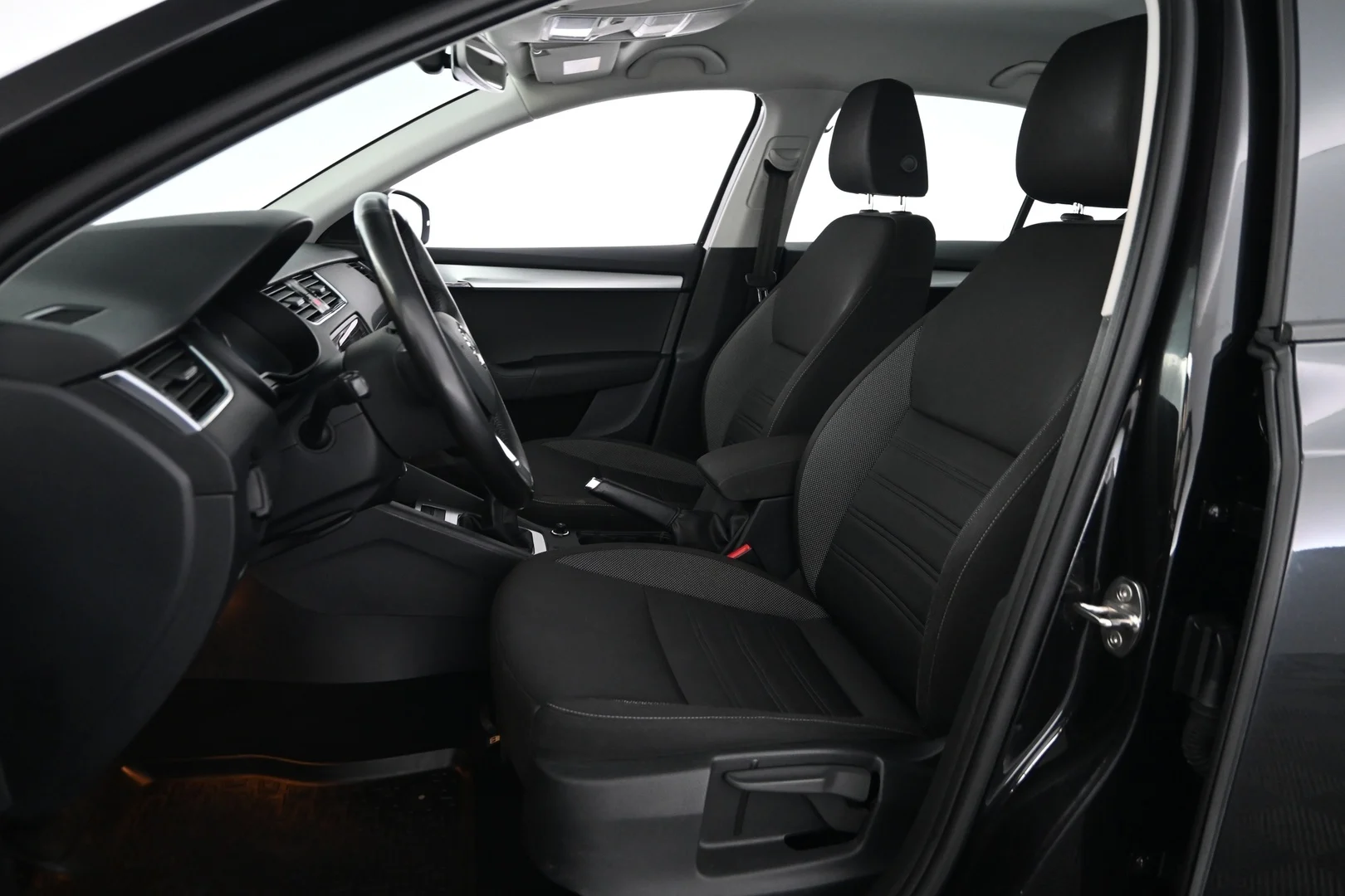 Car Image - 4qdfZVyQGR3c5NWRQheNto