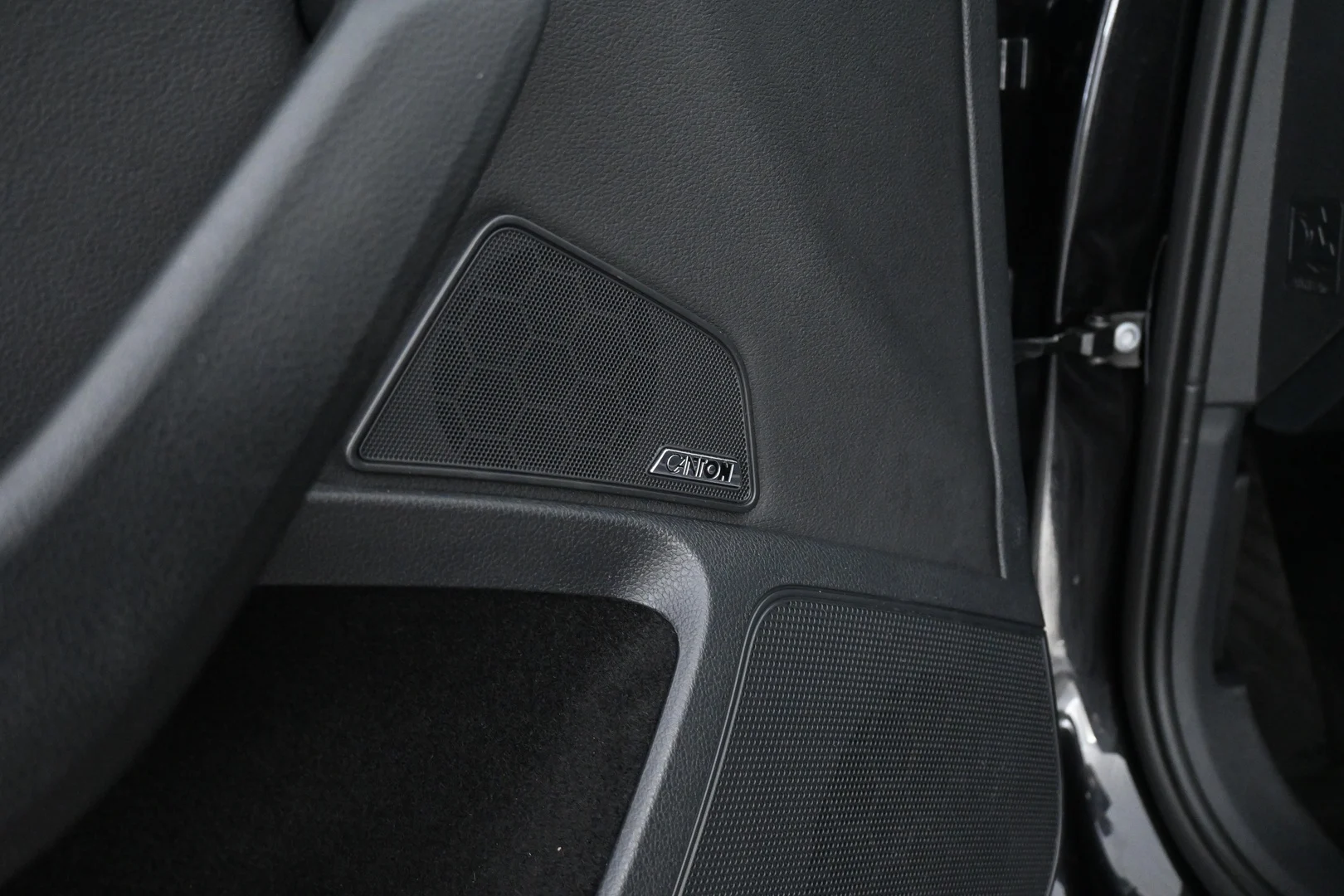 Car Image - XFqPcnxTenJJxIBYXoLVR