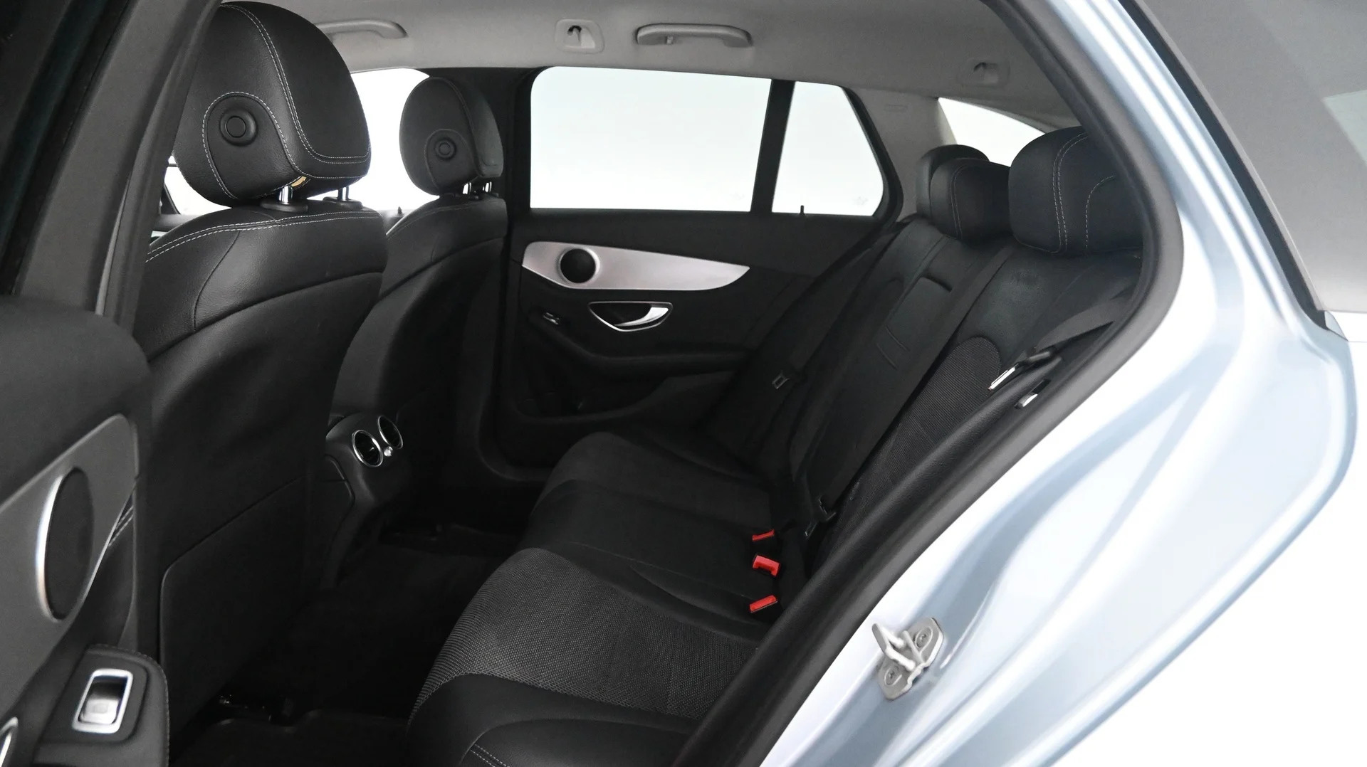Car Image - r3QhBQEK4Hk5OzFj0t03u