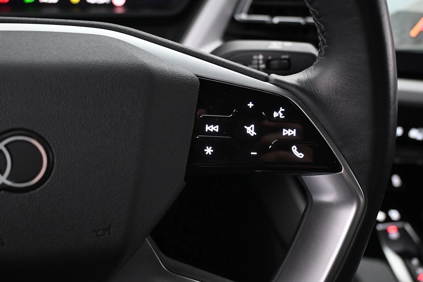 Car Image - 18gJPAwguVAKGDuuC7q7Z2