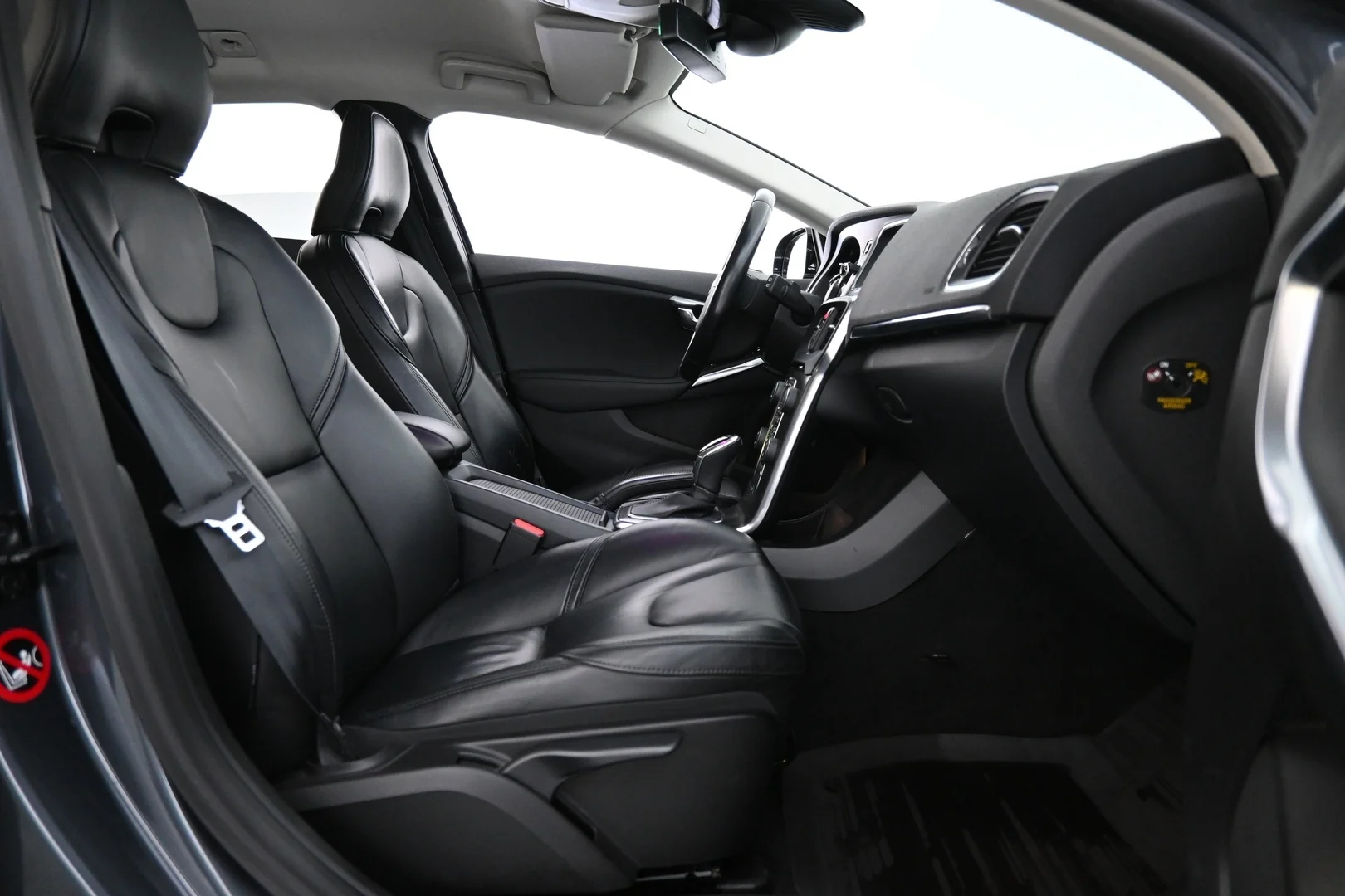 Car Image - 4UUtbR0MF4TY3QgRmK6hjS