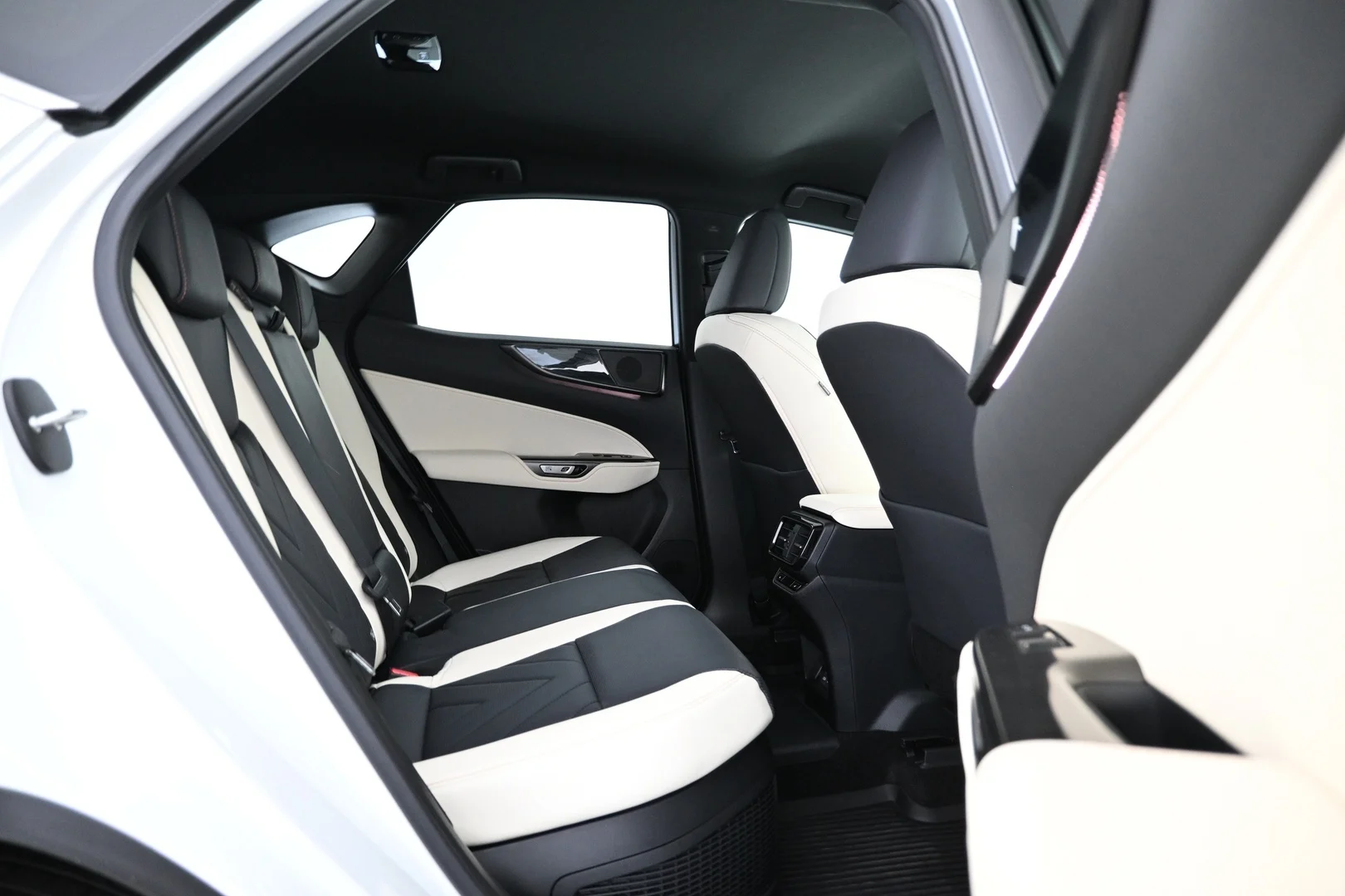 Car Image - 6GM8wlZvzbJfaa4h8fzu2Q