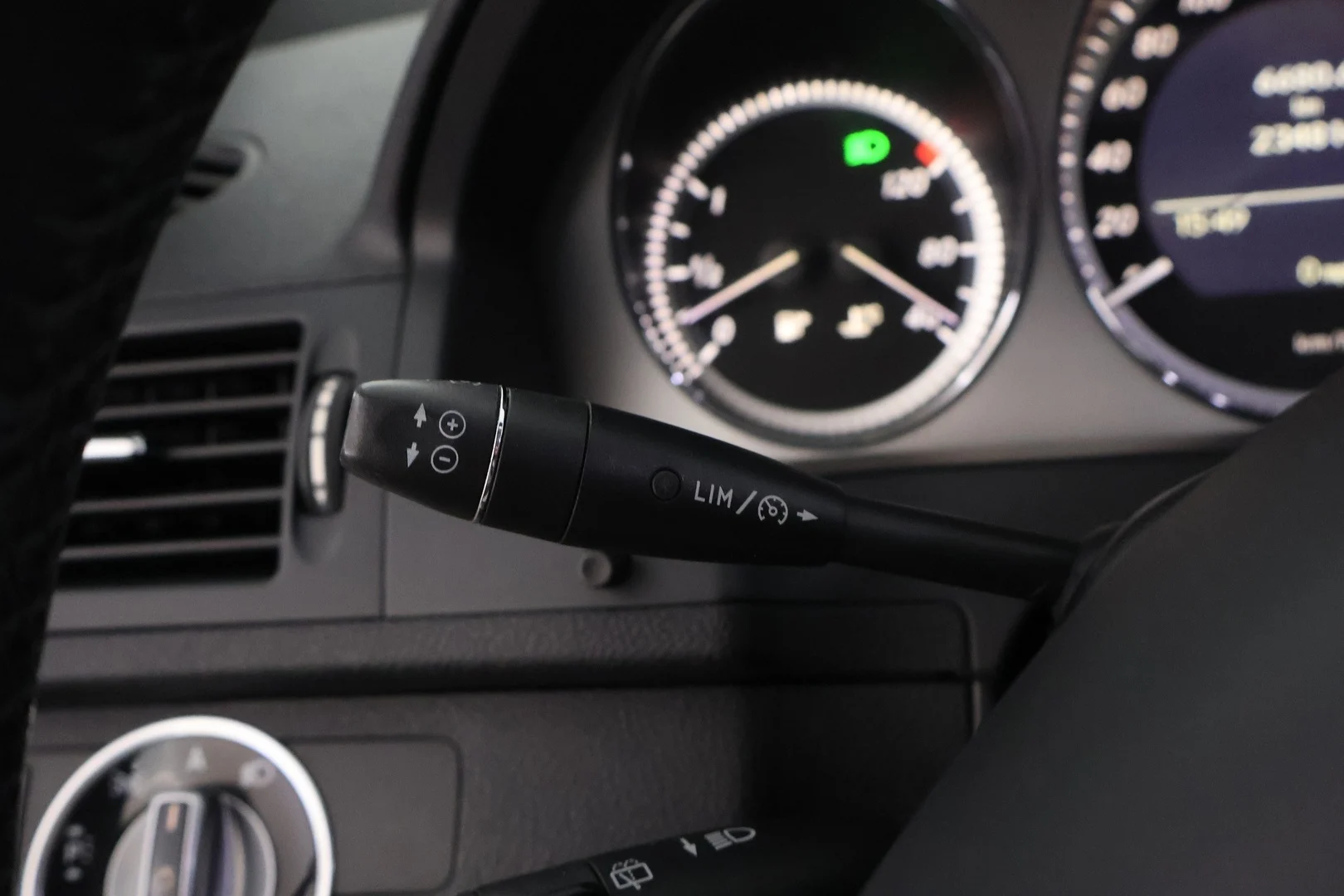 Car Image - 5VdjMLFr3yRQk3UhU4fY8A