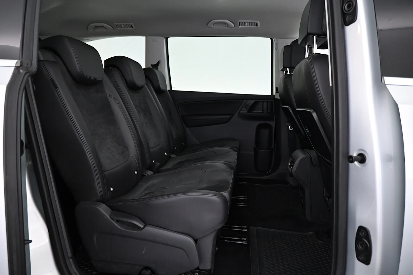 Car Image - 6DCmKlL9yseK9MIOwWnOwW