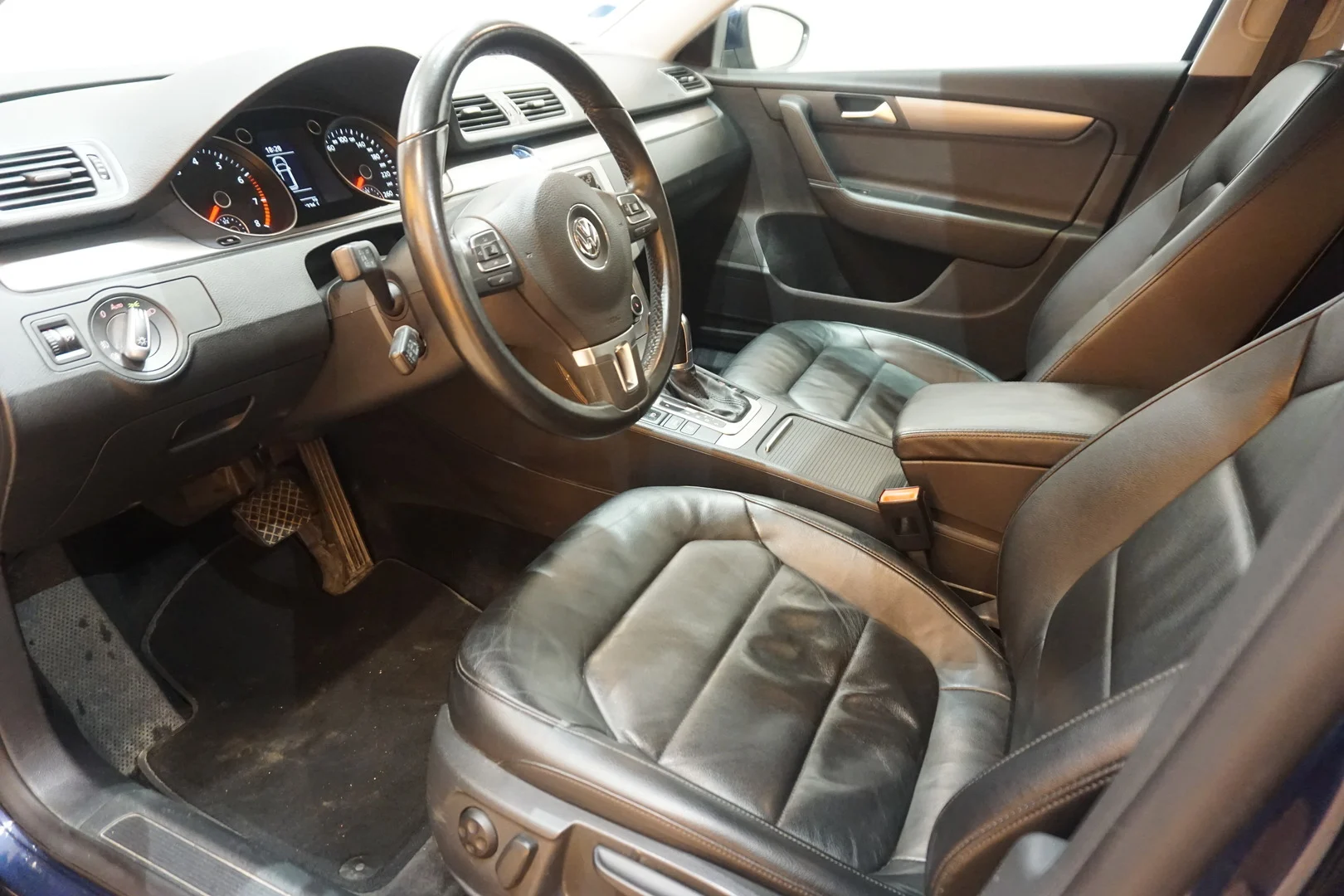 Car Image - 3rmQGI0GAeeV1Aw8hMzssR
