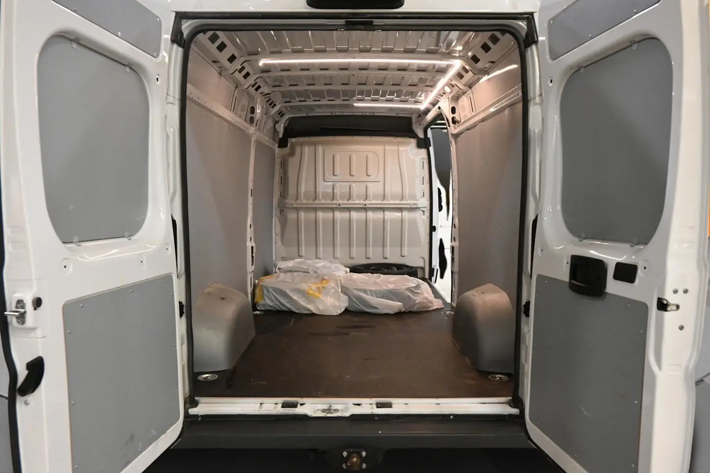 Car Image - 6Dn73sRGvTxfNKcRKL3wSb