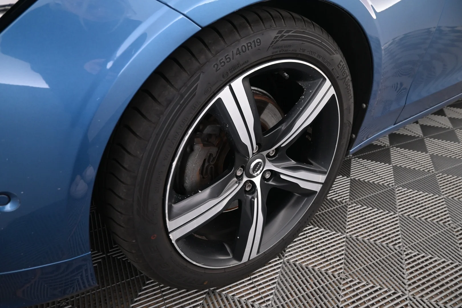 Car Image - 1Ccb0U8MnKBp6X1uOLjUoF