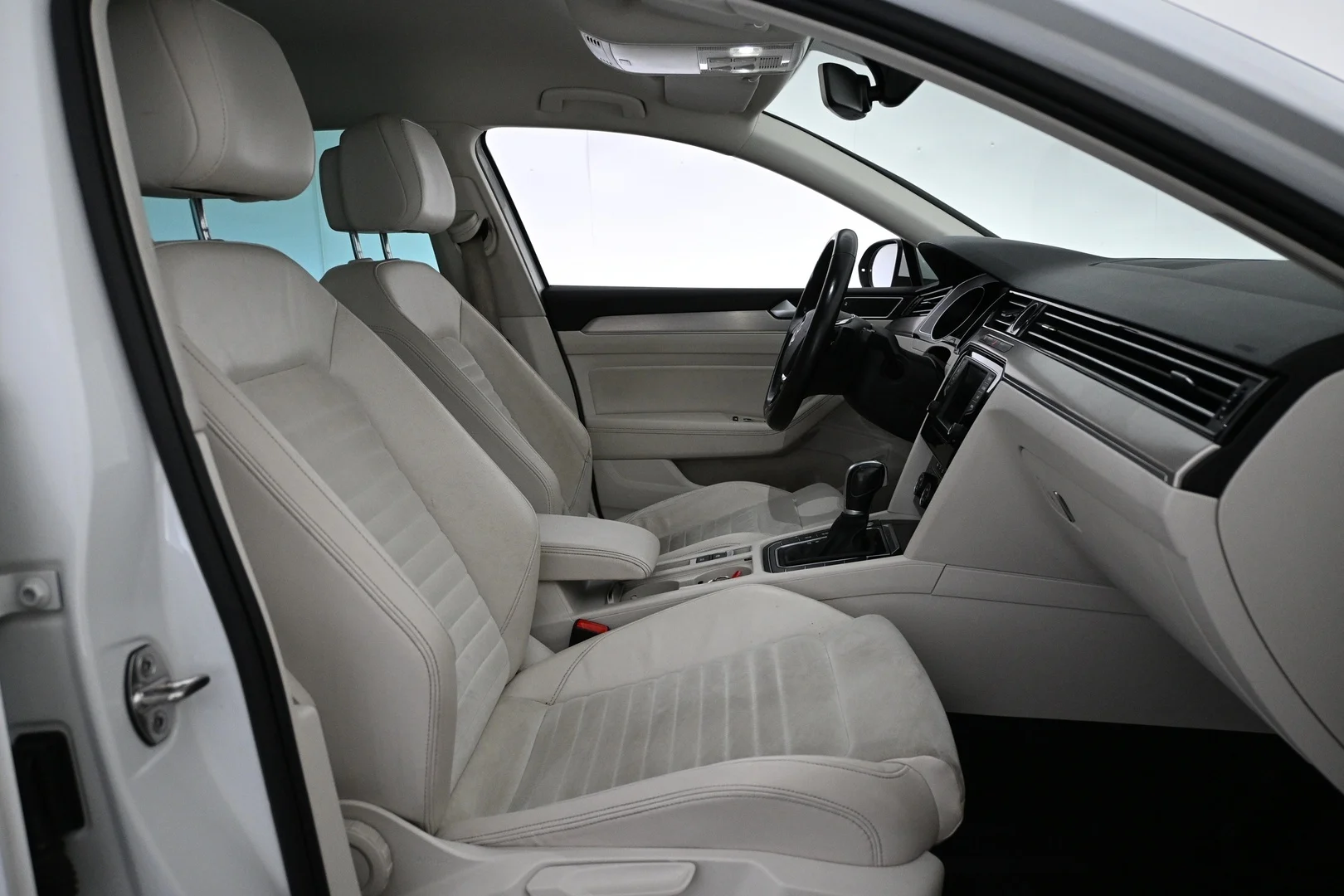 Car Image - 7J9n4imznP2DdrWFw6WHXE