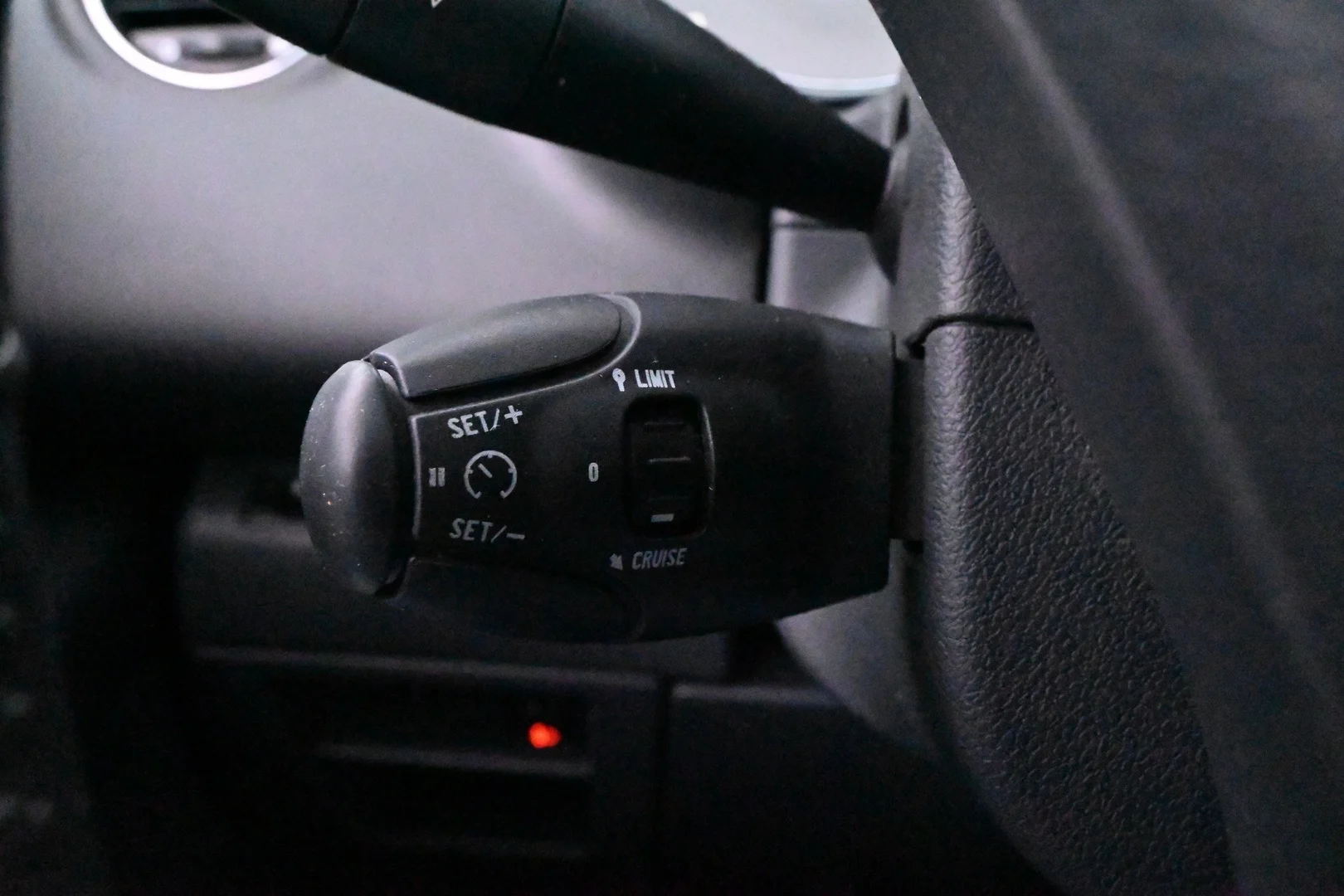 Car Image - 1C0zkr0rqvi7qltffJ8Pui